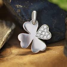 Pendentif Feuilles Bonheur Véritable - Élégance et Chance