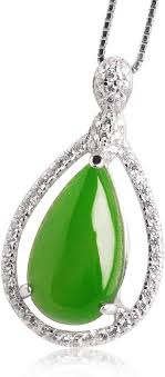 Collier Pendentif Naturel en Pierre Jade - Élégance et Harmonie