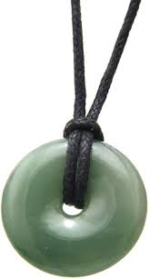 Collier Pendentif en Pierre Jade - Élégance et Sérénité