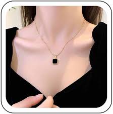 Pendentif Géométrique en Onyx - Élégance et Protection