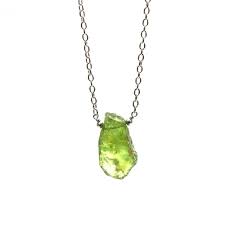 Pendentif Précieuses Naissance en Peridot - Unique et Élégant