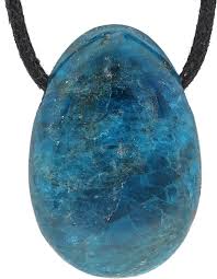 Pendentif en Apatite : Éclat et Équilibre