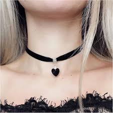 Collier Velours Pendentif Gothique - Élégance et Mystère