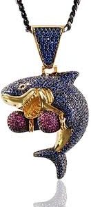 Pendentif Requin en Plaqué Or avec Zirconium - Élégance et Style