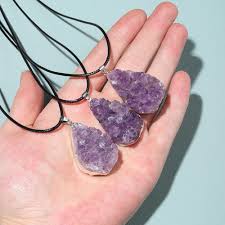 Collier en Cristal Violet avec Pendentif Cacoxénite - Élégance et Énergie