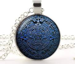 Pendentif Calendrier Aztèque : L'Art de l'Astronomie et de l'Archéologie