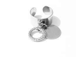 Bague Large Réglable avec Pendentif Élégant