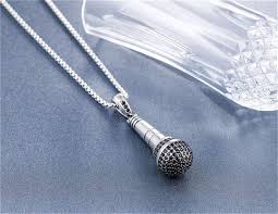 Pendentif Microphone en Argent Inoxydable - Élégance et Originalité