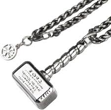 Collier Pendentif Marteau en Titane - Évoquez la Force de Thor