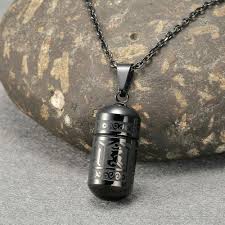 Pendentif Bouddhiste Funéraire en Inoxydable - Élégance et Spiritualité