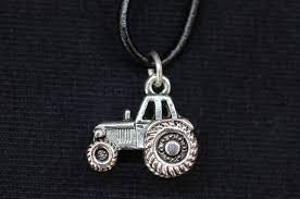 Pendentif Tracteur en Argenté Fantaisie - Un Accessoire Unique