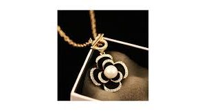 Collier Camélia de MXXHFC - Élégance et Style