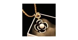 Collier Camélia de MXXHFC - Élégance et Style