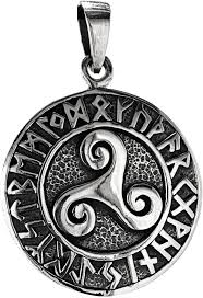 Pendentif Triskelen en Argent Sterling – Élégance et Symbolisme