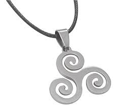 Collier Pendentif Spirales en Cuir Doré - Triskel Élégant