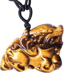 Pendentif Sculpté Troupes en Oeil de Tigre - Élégance et Protection