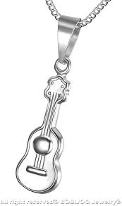 Pendentif Guitare Femme - Élégance et Passion Musicale