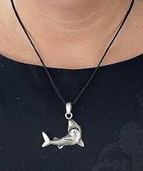 Pendentif Requin en Étain - Élégance Marine