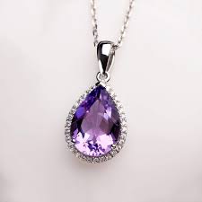 Pendentif Améthyste Naturelle : Élégance et Énergie