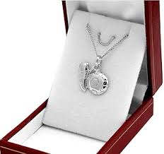 Coffret Cadeau Pendentif Football Chaussure : L'Accessoire Idéal pour les Passionnés de Foot