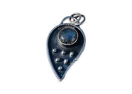 Pendentif en Labradorite Cabochon Véritable : Élégance et Énergie