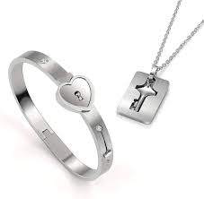 Bracelet Pendentif Inoxydable - Élégance et Symbolisme