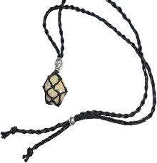 Porte Pierre Pendentif : Élégance et Symbolisme en un Cordon Pendentif