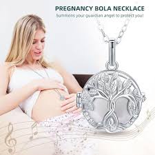 Collier Pendentif Carillon CELESTIA : Élégance et Douceur pour les Futures Mamans