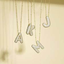 Pendentif Lettre Strass Bulle - Élégance et Originalité