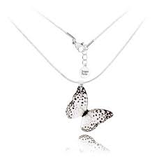 Collier Pendentif Papillon en Inoxydable - Élégance pour Vos Vacances