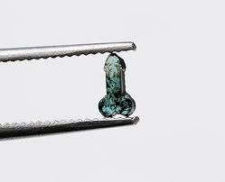 Pendentif en Diamant en Forme de Pénis : Élégance et Audace