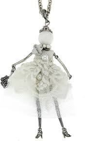 Pendentif Poupe de la Collection Carose - Élégance et Raffinement